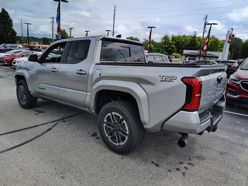 Used 2024 Toyota Tacoma TRD Sport w/ TRD Sport Upgrade Package AWD/4WD image 6