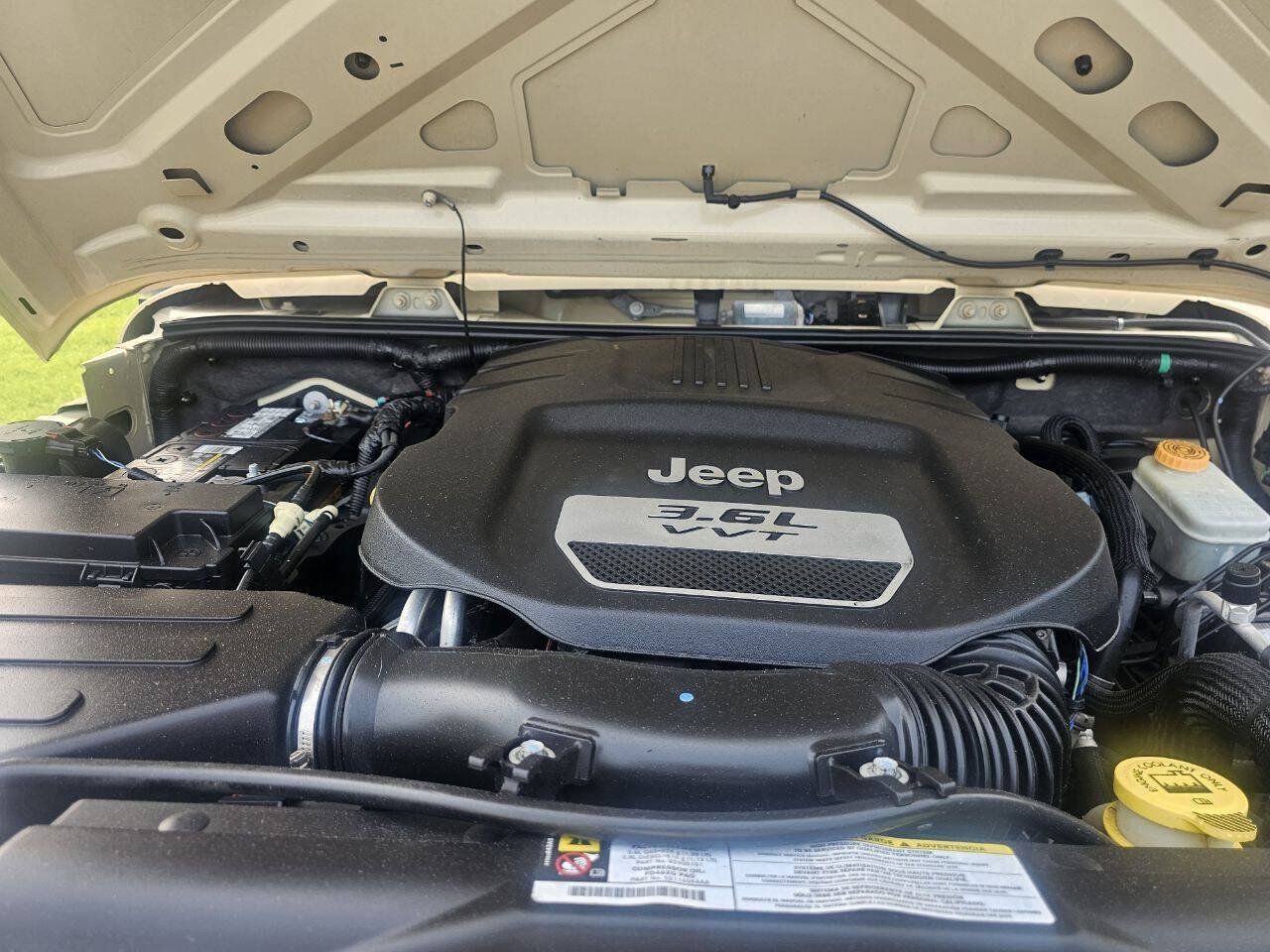 Used 2012 Jeep Wrangler Unlimited Sport AWD/4WD image 16
