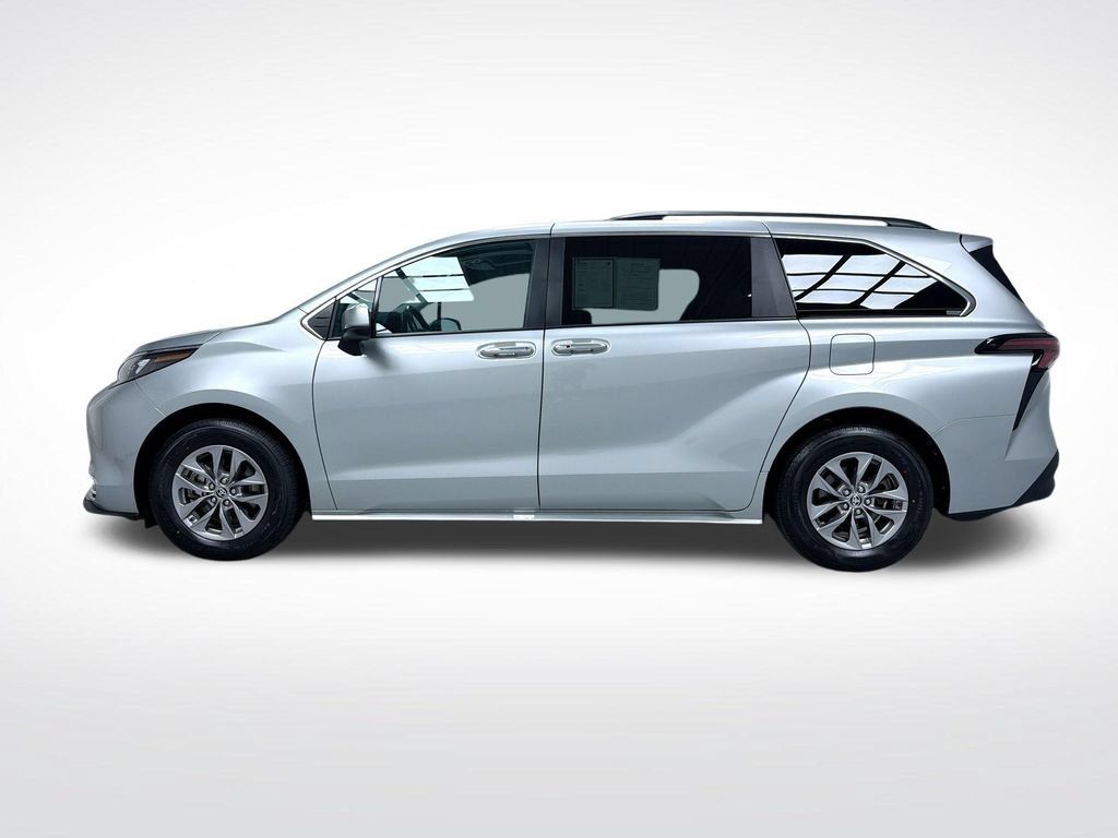 Certified 2024 Toyota Sienna XLE w/ XLE Plus Package AWD/4WD image 12