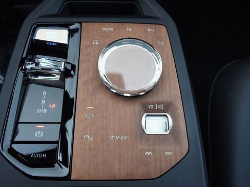 Used 2024 BMW iX xDrive50 w/ Premium Package image 67