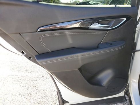 Used 2022 Buick Envision Essence w/ Safety Package FWD image 11