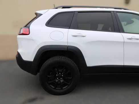 Used 2019 Jeep Cherokee Trailhawk image 7
