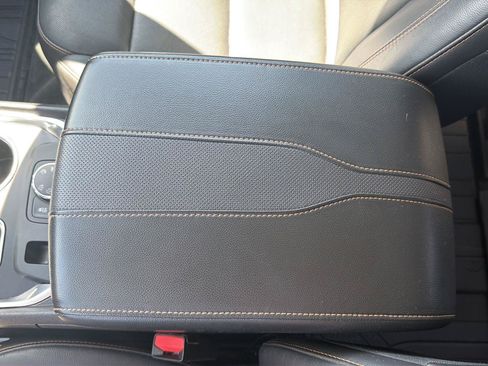 Used 2021 Chevrolet Traverse Premier AWD/4WD image 19