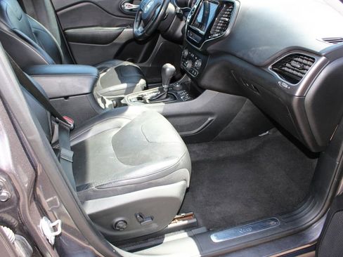 Used 2019 Jeep Cherokee Limited AWD/4WD image 6