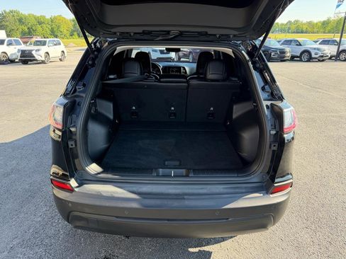 Used 2021 Jeep Cherokee Latitude Plus AWD/4WD image 6