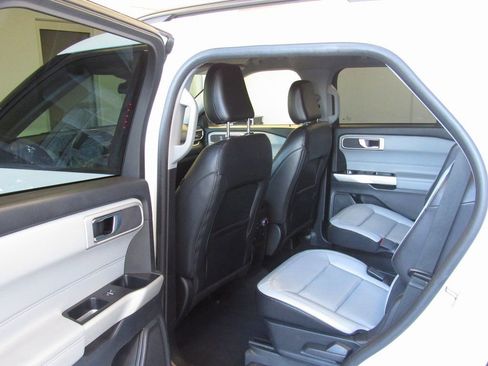 Used 2021 Ford Explorer XLT w/ Equipment Group 202A image 15