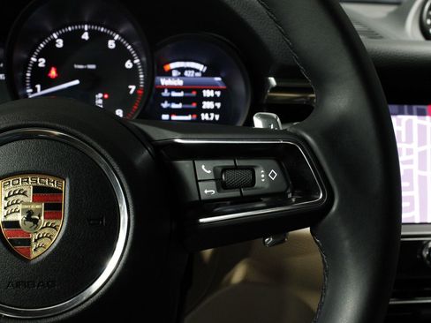 Certified 2025 Porsche Macan AWD/4WD image 18