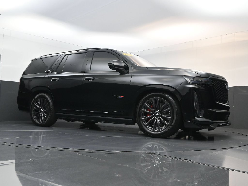 Used 2023 Cadillac Escalade V w/ LPO, ONYX Package AWD/4WD image 28