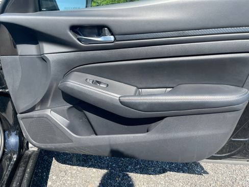 Used 2025 Nissan Altima 2.5 SV FWD image 25