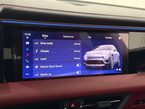 Certified 2025 Porsche Macan 4S Electric AWD/4WD image 41