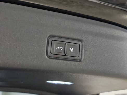Used 2025 Audi SQ6 e-tron Prestige AWD/4WD image 17