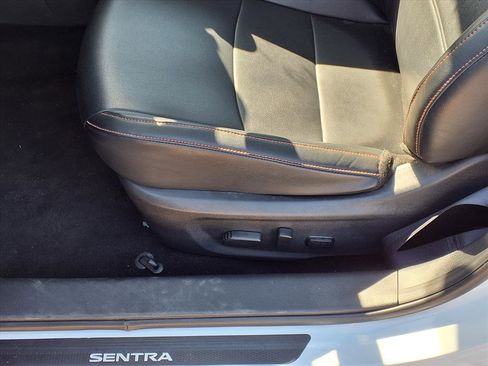 Used 2025 Nissan Sentra SR w/ SR Premium Package image 15