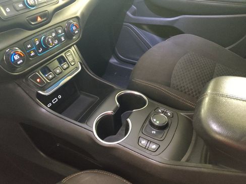 Used 2019 GMC Terrain SLE w/ Driver Convenience Package FWD image 26