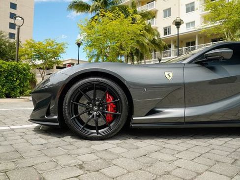 Used 2020 Ferrari 812 Superfast RWD image 17