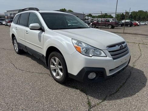 Used 2014 Subaru Outback 2.5i Limited w/ Moonroof Package AWD/4WD image 10