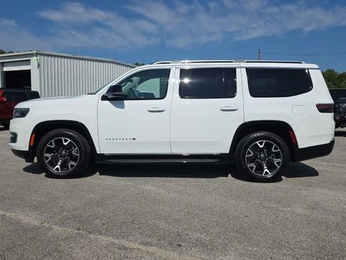 Used 2023 Jeep Wagoneer Series III w/ Preferred Equipment Group image 2