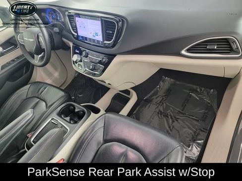 Used 2022 Chrysler Pacifica Touring-L FWD image 21