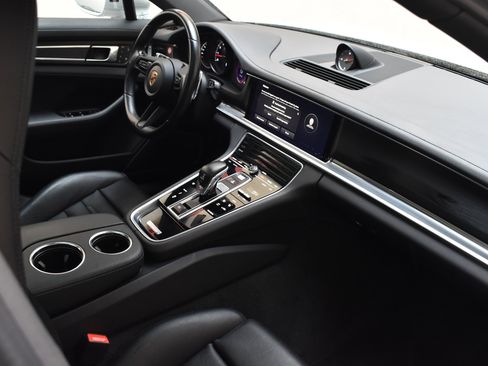 Used 2023 Porsche Panamera 4 Platinum Edition AWD/4WD image 28
