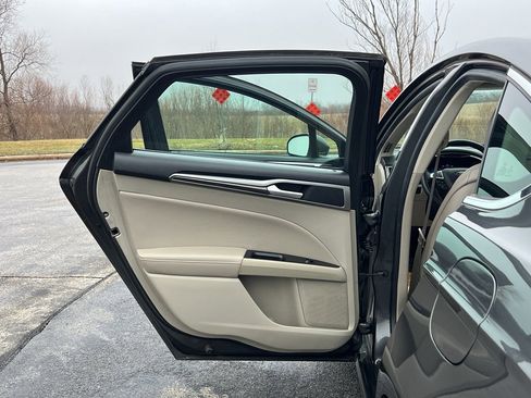 Used 2019 Ford Fusion SEL image 34