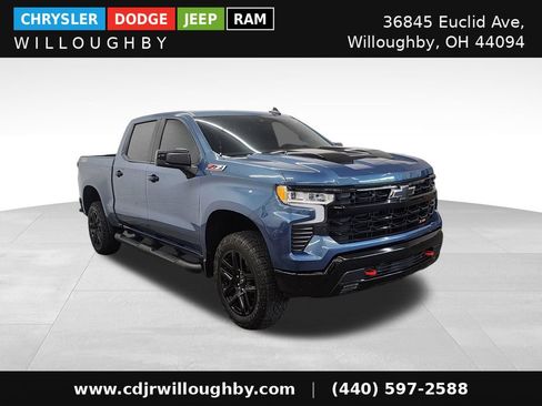 Used 2024 Chevrolet Silverado 1500 LT Trail Boss w/ Convenience Package II AWD/4WD image 3