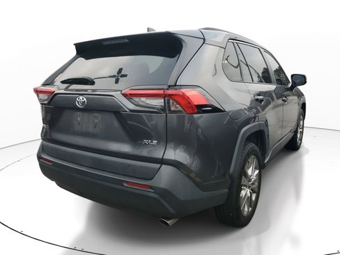 Used 2020 Toyota RAV4 XLE Premium image 10