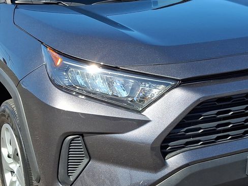 Used 2022 Toyota RAV4 LE image 9