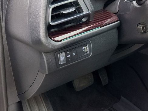 Used 2024 Chevrolet Traverse RS FWD image 12