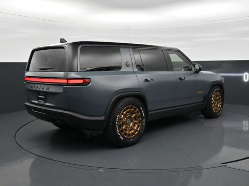 Used 2025 Rivian R1S Premium AWD/4WD image 26