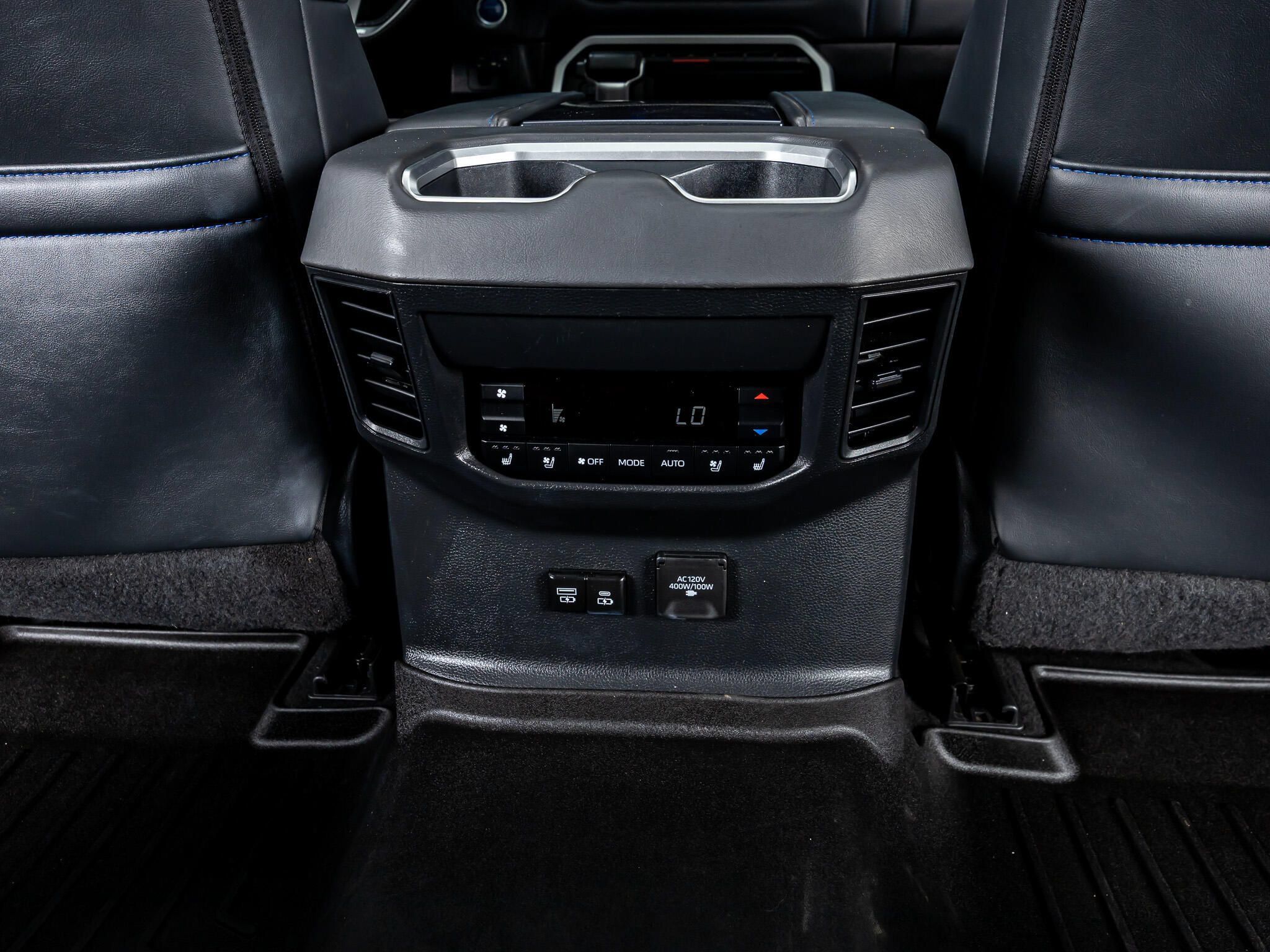 Used 2024 Toyota Sequoia Platinum AWD/4WD image 31