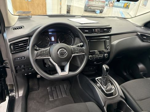 Used 2022 Nissan Rogue Sport S image 6