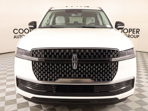 New 2026 Lincoln Navigator Premiere AWD/4WD image 9