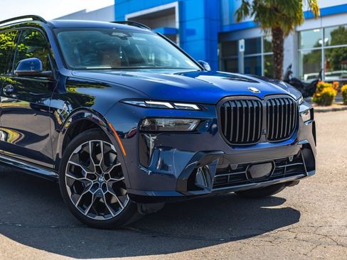 Used 2024 BMW X7 xDrive40i w/ M Sport Package AWD/4WD image 3