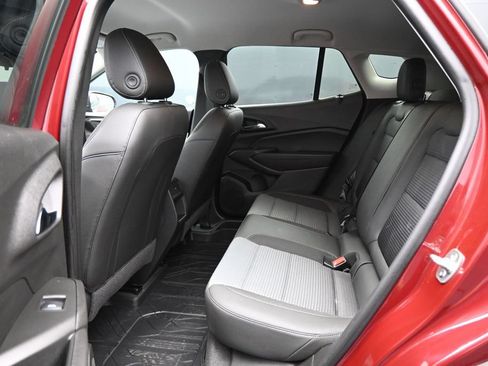 Used 2025 Chevrolet Trax LT w/ Driver Confidence Package FWD image 23