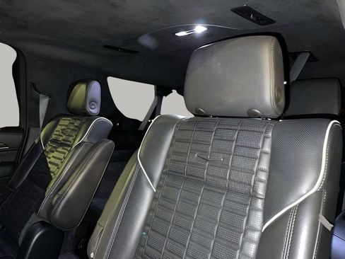 Used 2023 Cadillac Escalade ESV Premium Luxury Platinum image 33