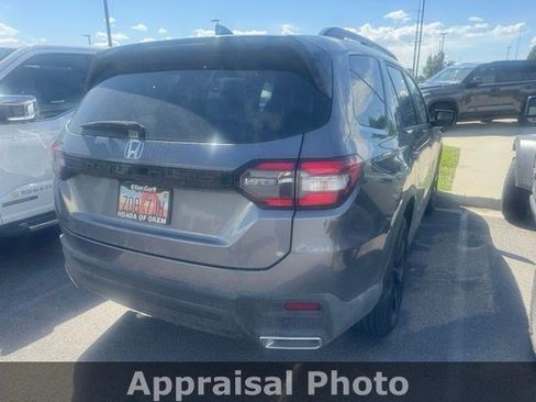 Used 2025 Honda Pilot Black Edition image 9