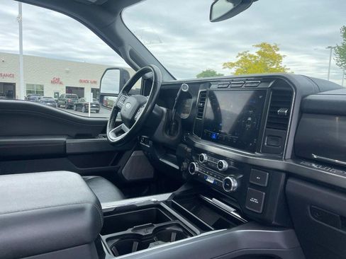Used 2023 Ford F250 Lariat w/ Sport Appearance Package AWD/4WD image 2