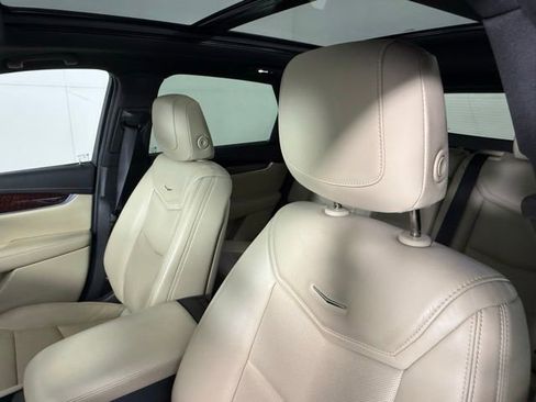 Used 2018 Cadillac XT5 Luxury w/ Driver Awareness Package AWD/4WD image 17