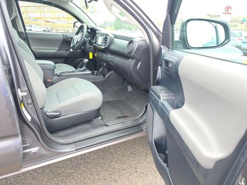Certified 2016 Toyota Tacoma SR w/ SR Convenience Package image 9