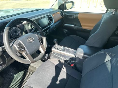 Used 2019 Toyota Tacoma SR5 AWD/4WD image 13