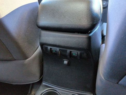 Used 2014 Jeep Wrangler Unlimited Sahara w/ Connectivity Group AWD/4WD image 26