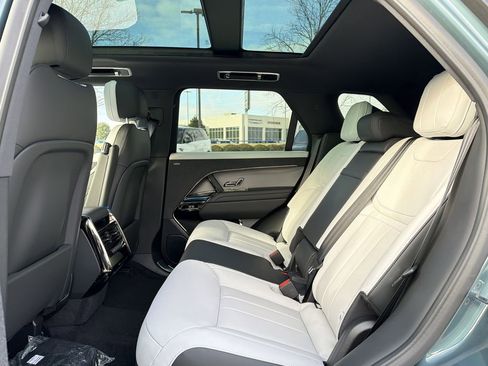 New 2026 Land Rover Range Rover Sport Dynamic SE image 5