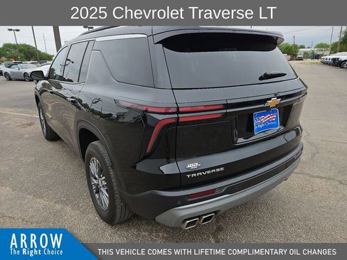 Used 2025 Chevrolet Traverse LT FWD image 9
