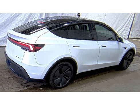Used 2026 Tesla Model Y Long Range image 3