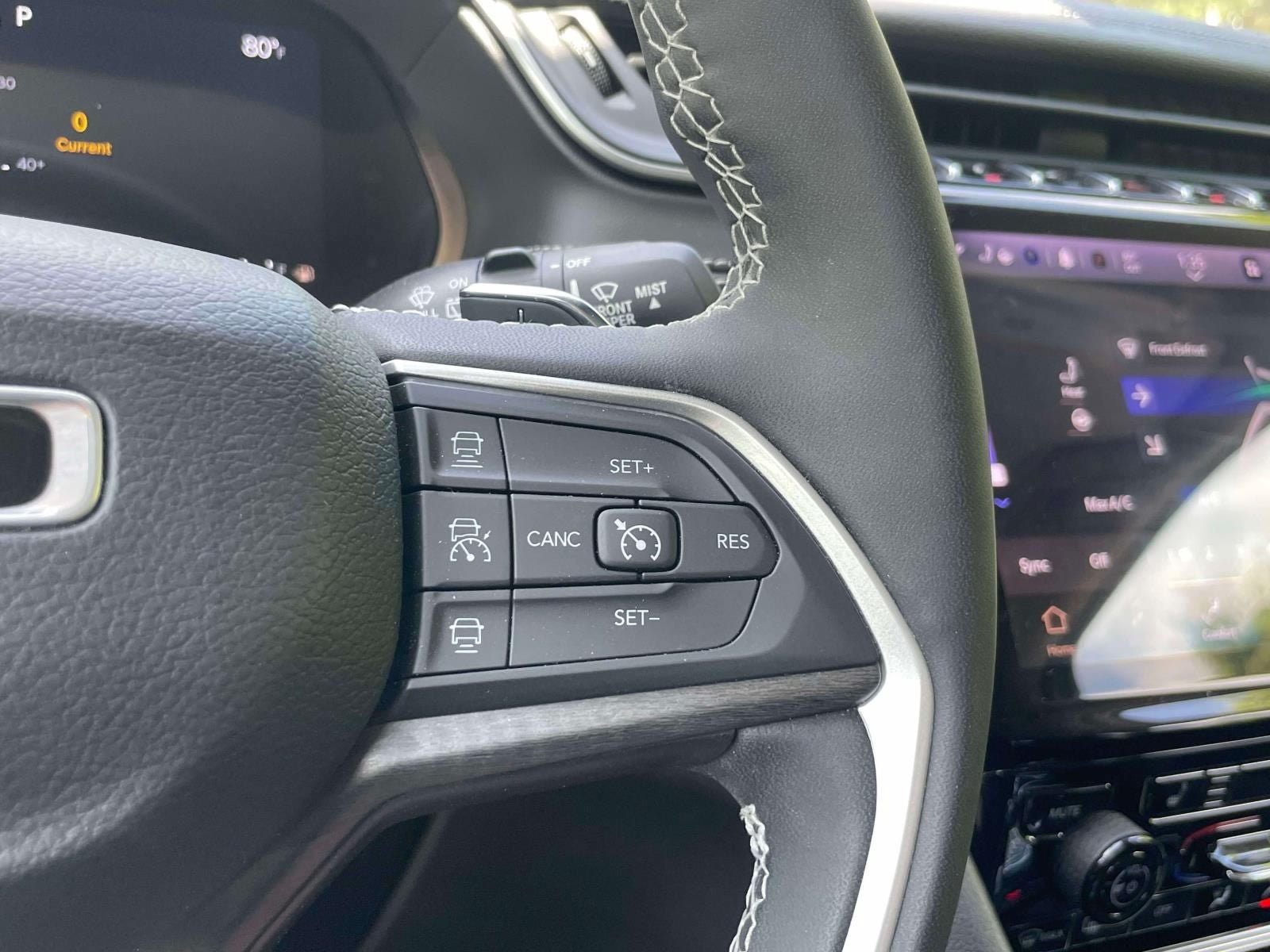 Used 2023 Jeep Grand Cherokee Limited AWD/4WD image 21