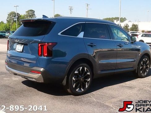 Certified 2025 Kia Sorento SX FWD image 7