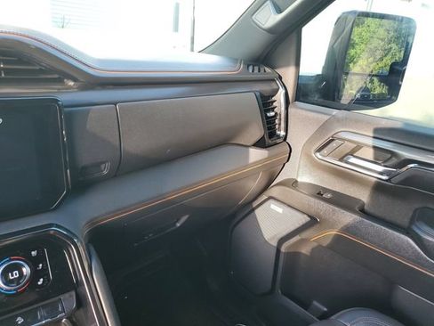 Used 2024 GMC Sierra 2500 AT4 w/ AT4 Premium Plus Package AWD/4WD image 26