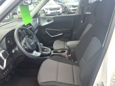 Used 2023 Kia Soul LX w/ LX Technology Package FWD image 7