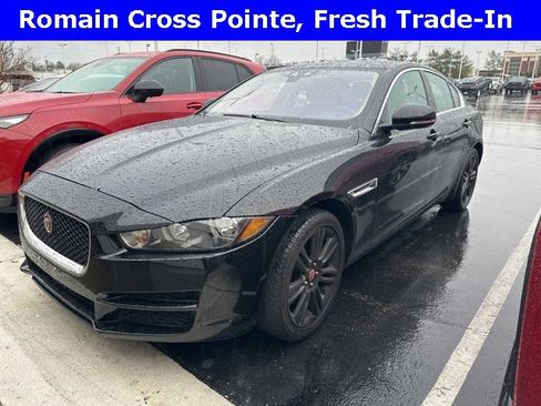 Used 2019 Jaguar XE Premium image 1