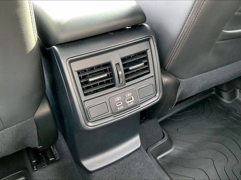 Used 2025 Subaru Forester Premium w/ Convenience Package #1 AWD/4WD image 10