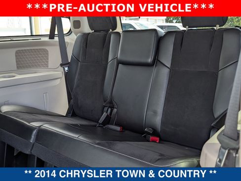 Used 2014 Chrysler Town & Country Touring-L FWD image 17